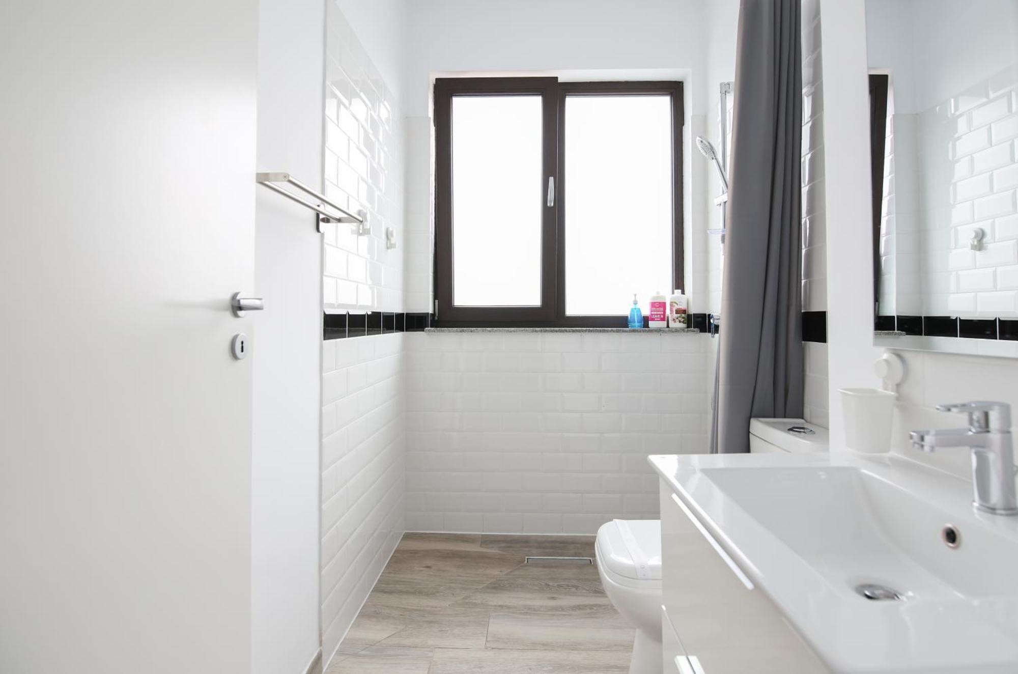 Apartment Vitan Oasis - Free Secured Private Parking - Self Check-in -